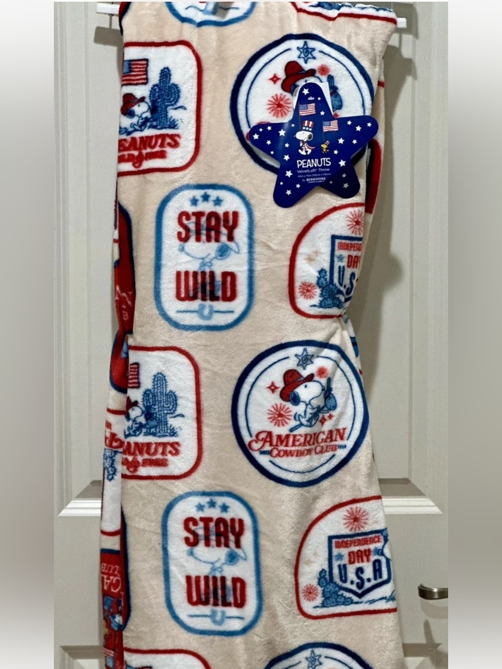 Berkshire Peanuts Snoopy 4th Of July
Patriotic Cowboy & Cactus Blanket
60x70 BN!